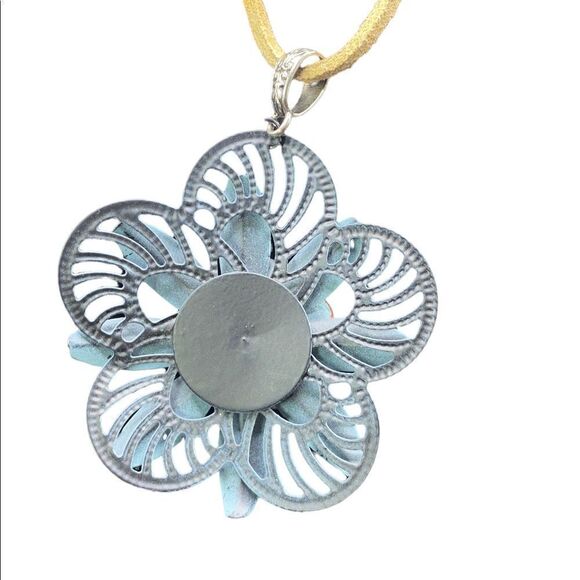 Metal industrial green flower rust center rhinestone handtie pendant suede cord - Picture 4 of 15